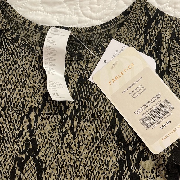 NWT Fabletics cropped long sleeve top size XS - Picture 2 of 3